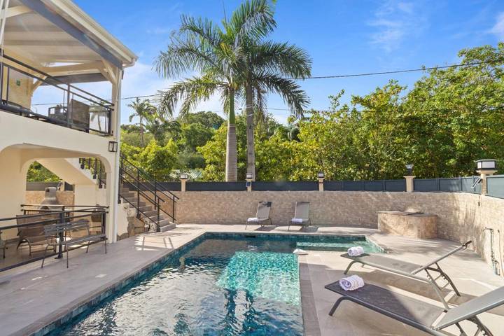 Gîte pour 2 personnes, avec piscine dans Plage de la Caravelle