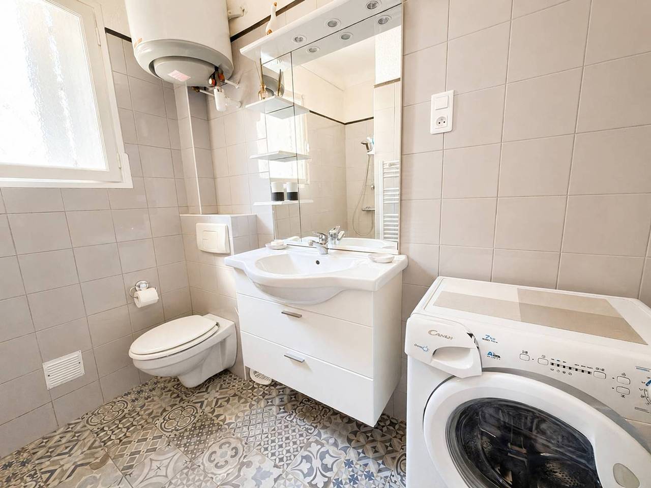 Appartamento intero, Ground Floor T2 Apartment, 100m from Beach, Terrace, Sleeps 4 - Argelès-sur-Mer in La Côte Vermeille, Argelès-sur-Mer