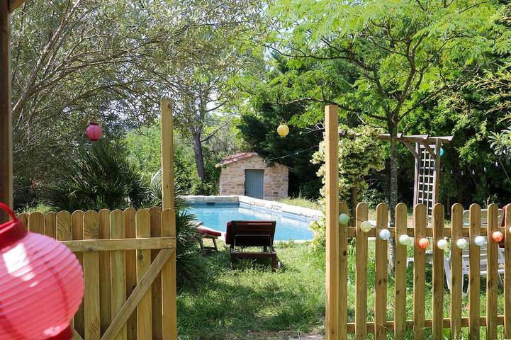 Gîte pour 8 personnes, avec piscine et jardin à Saint-André-de-Roquepertuis