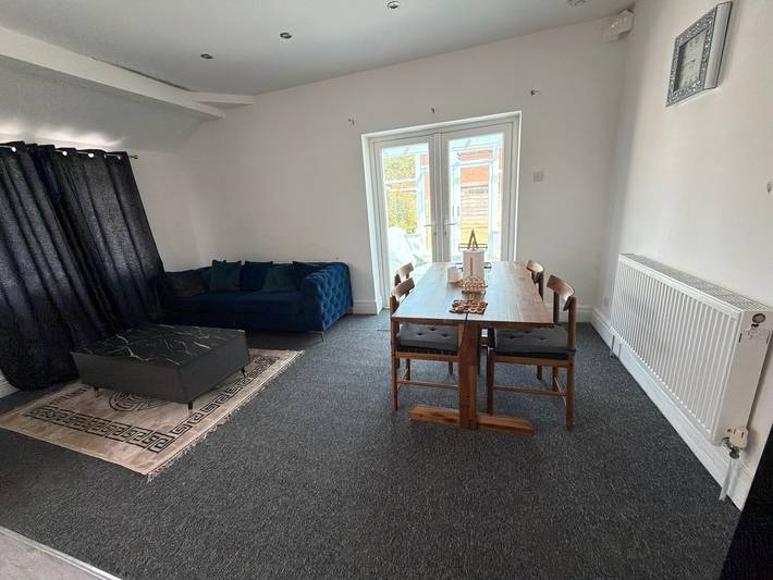 3 Bedroom House Sleeps 7 - Free Parking in Stockport, Grand Manchester