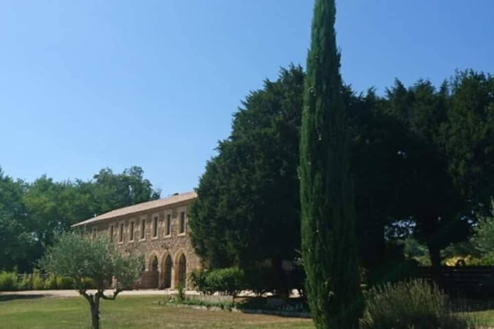 Appartement entier, Chrysalide-Appartement-Supérieure-Vue sur la campagne-Sdb privée avec douche in Laudun-l'Ardoise, Région de Nîmes