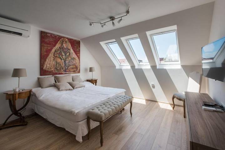 Vacation rental for 12 people, with Hot tub and View in Ljubljana