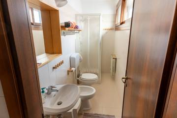 Vacation Rental for 6 Guests in Pellestrina, Venice, Picture 4