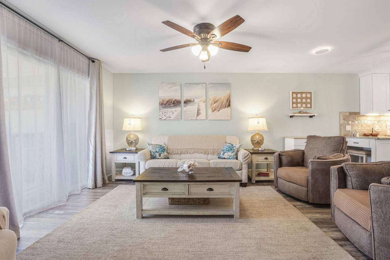 Entire apartment, Lagoon Landing 202- Beautifully decorated condo with balcony & pool, steps to beach & lagoon in Gulf Shores, Mobile Bay