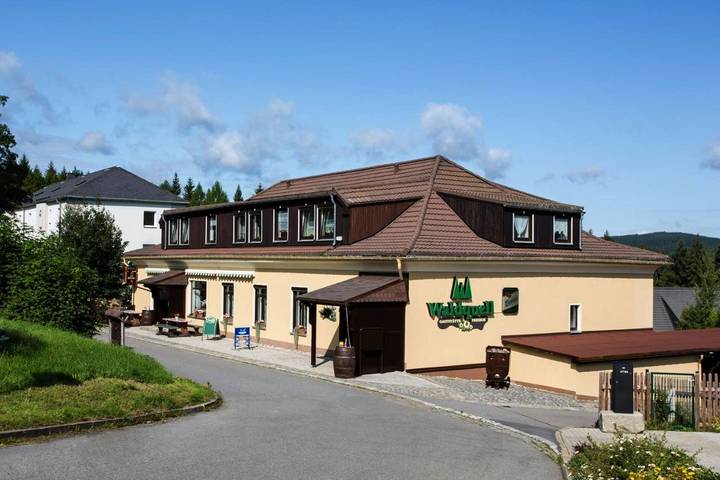 Gästehaus für 4 Personen, mit Terrasse und Garten sowie Sauna und Ausblick