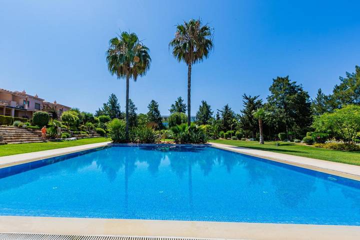 Vacation rental for 8 people, with Balcony and Yard as well as Children pool in Algarve