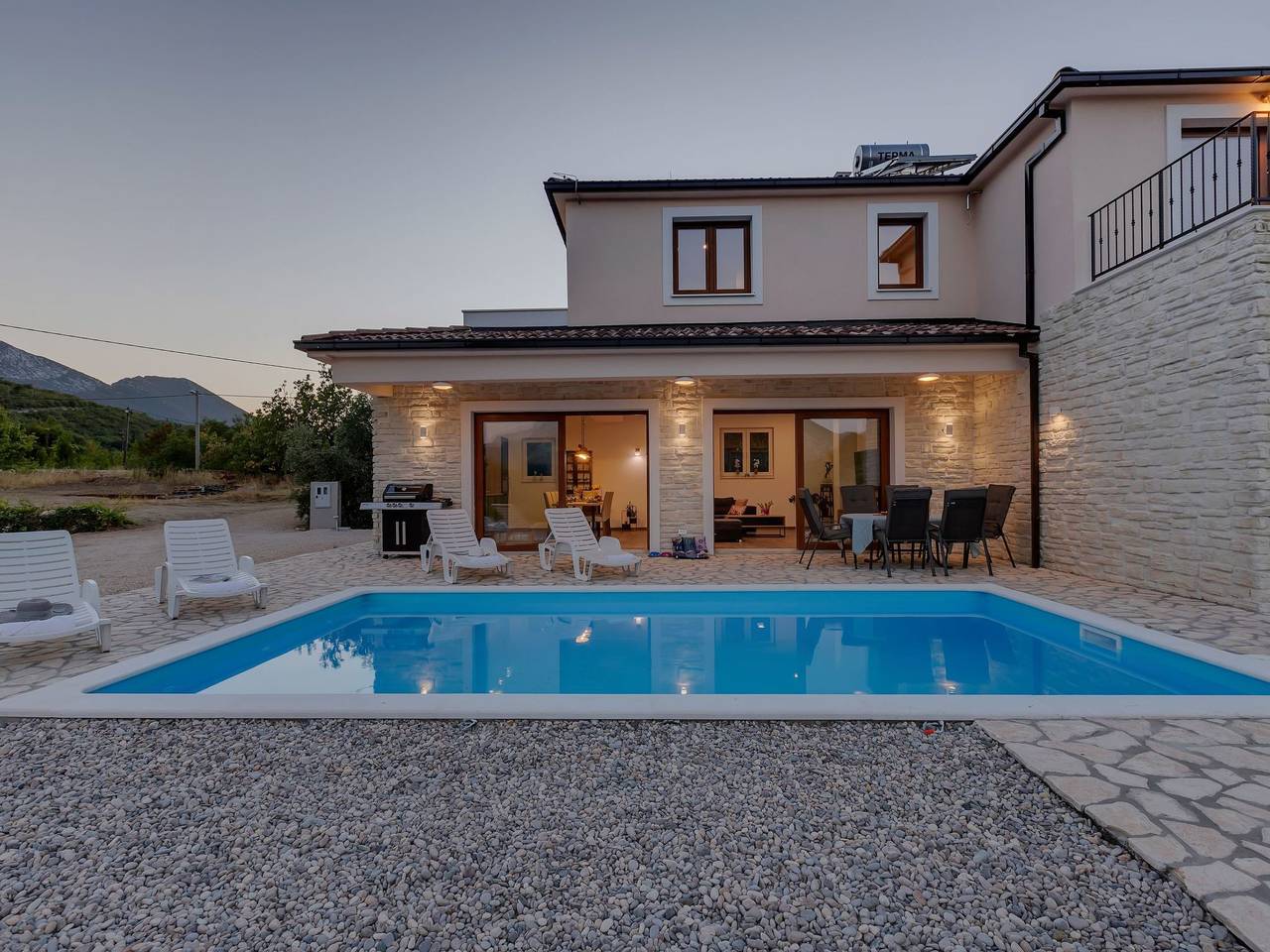 Alleinstehende Villa Slime mit Pool und Garten in Slime, Dalmatinisches Zagora