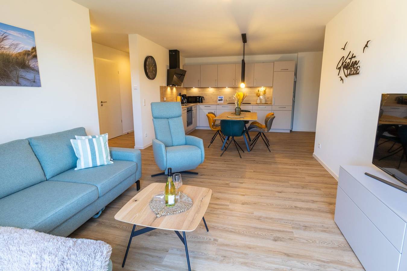 Ganze Wohnung, Küstenliebe Tossens – Exklusive Ferienwohnung mit Sauna & nah am Strand! in Tossens, Butjadingen