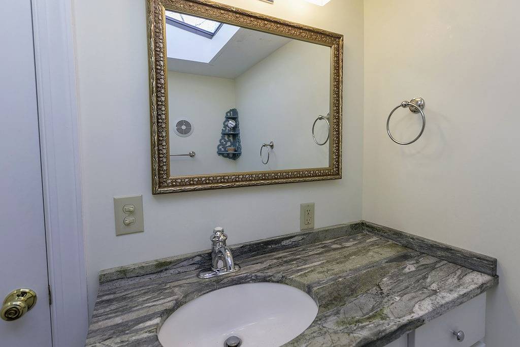 Spacious One Bedroom Carriage House at the Beach! in Rehoboth Beach, Sussex County (Delaware)