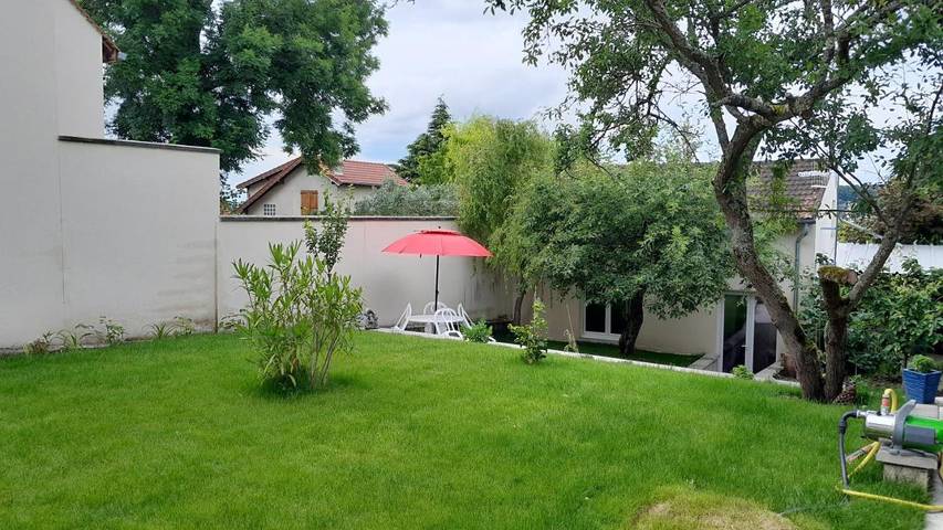 Maison de vacances pour 4 personnes, avec Terrasse et Jardin à Yerres