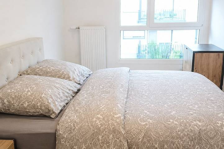Entire apartment, Belle Chambre pour femme, dans Magnifique F4, 3 Ch in Thiais, Val-de-Marne