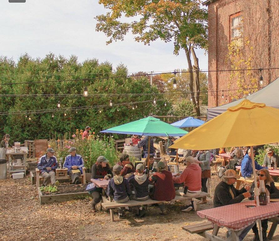 Ganze Wohnung, Large 2 Bedroom 1 Bath Apartment right on Main Street in Downtown Ellsworth. in Ellsworth, Hancock County