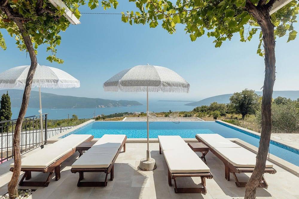 Cozy home in Herceg Novi in Podi-Sasovići, Bay of Kotor
