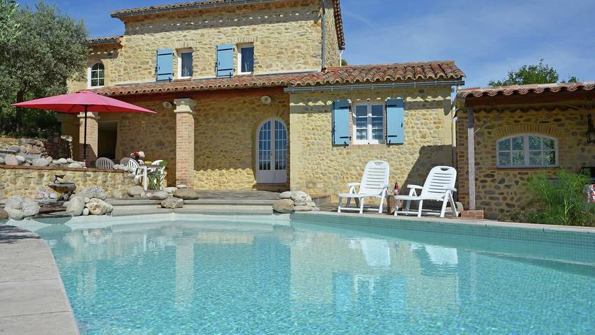Villa pour 6 personnes, avec terrasse ainsi que piscine et jardin dans le Gard