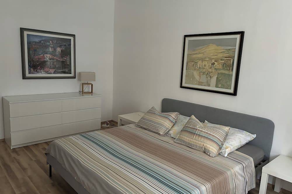 Ganze Wohnung, Smack in the Heart of Old Town Bratislava - 2 bedrooms - sleeps 5  in Bratislava, Bratislava und Umgebung