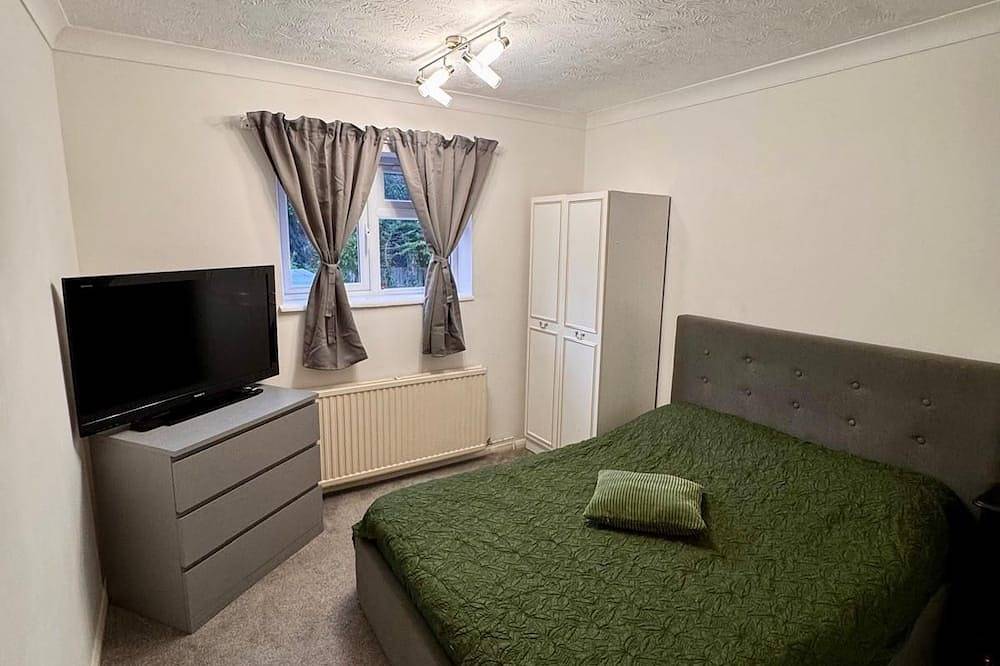 Room for rent with shared common areas in Luton, Chiltern Hills