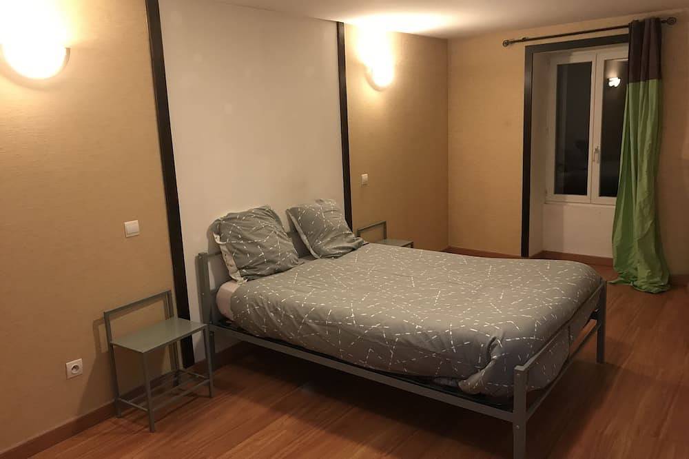 Ferienhaus-Budget-Ensuite mit Bad-Stadtblick in Saint-Sernin-du-Plain, Autun und Umgebung