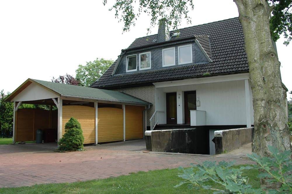 Mit Indoorpool, Garten und Partyraum in Geestland, Cuxland
