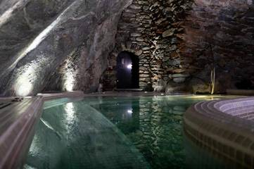 Hôtel pour 2 personnes, avec jacuzzi et piscine ainsi que sauna et terrasse à Bard
