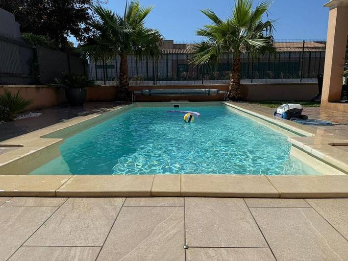 Location de vacances pour 3 personnes, avec piscine et terrasse à Peyrolles-en-Provence
