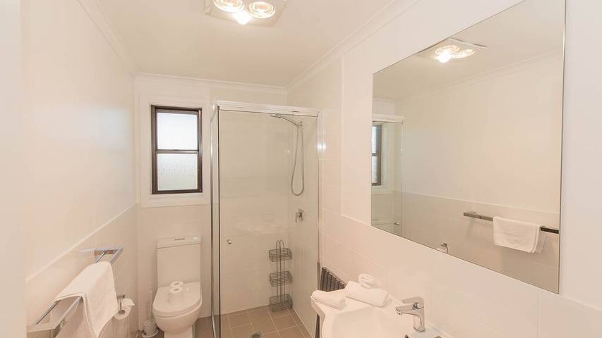 Holiday home for 13 people, with balcony in Jindabyne