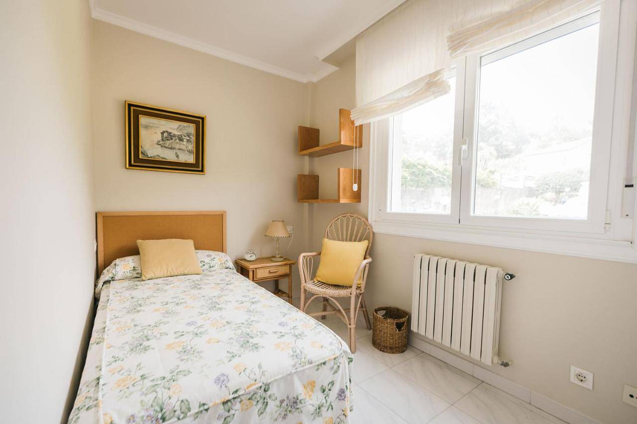 Five-Bedroom House in Praia de Chancelas (Poio), Poyo