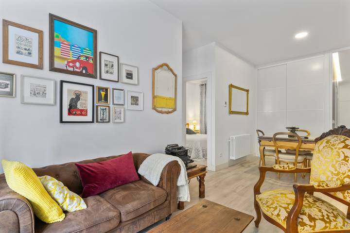 Apartamento inteiro, Apartamento 'Diecinueve Treinta' com terraço privado e Wi-Fi in Distrito Centro (Gijón), Gijón