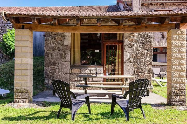 Location de vacances pour 2 personnes, avec terrasse à Chastanier