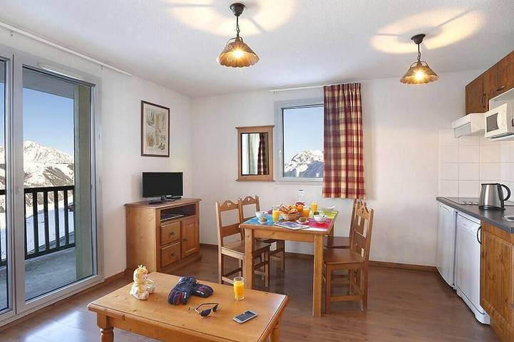 Chalet pour 8 personnes, avec jacuzzi et sauna ainsi que balcon et piscine, animaux acceptés à Peyragudes