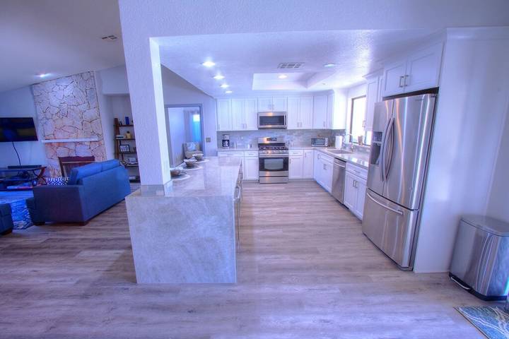 Vacation rental for 6 people, with hot tub and yard in Cathedral City