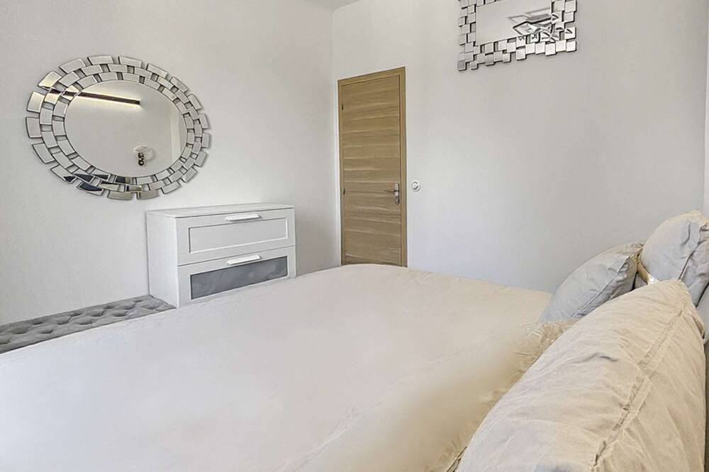 Villa with jacuzzi, sauna, cinema - near Paris in Triel-sur-Seine, Yvelines