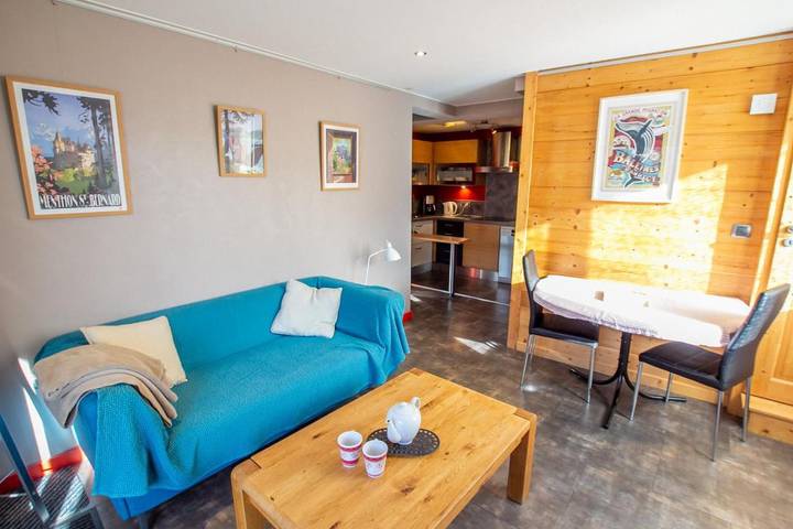 Gîte pour 3 personnes, avec vue ainsi que terrasse et jardin à Nâves-Parmelan - 3