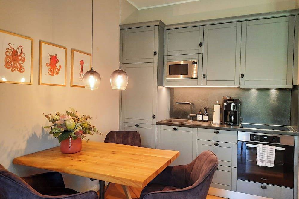 Ganze Wohnung, Ostfriesland-Chic: Ferienappartement in Landhaus mit Privatsee in Friedeburg, Nordseeküste