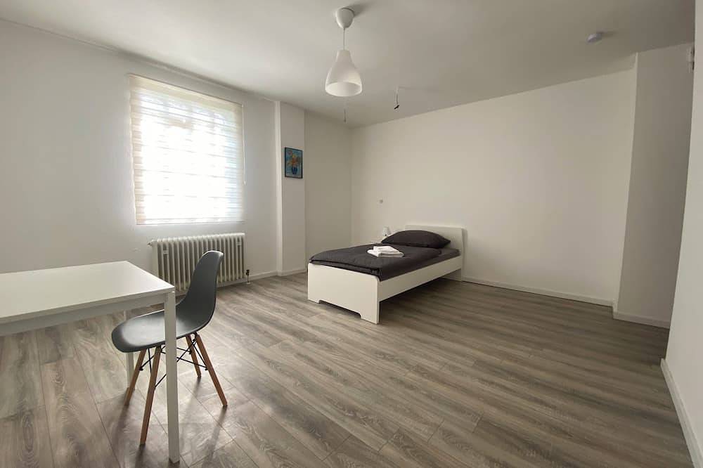 Ganze Wohnung, Apartment mit 5 Schlafzimmern Küche u. Bad\nideal für Monteure in Rastatt, Nordschwarzwald