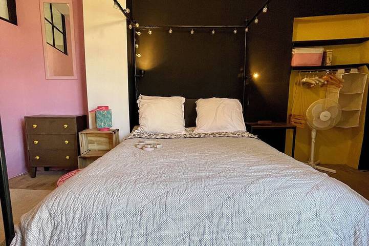 A Spacious 18th‑Century Townhouse with Roof Terrace & Mountain Views—Sleeps 10 in Prades, Prades region