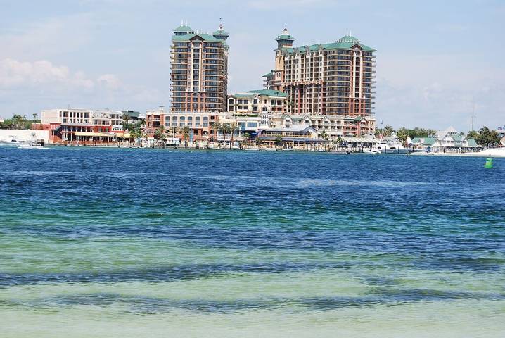 Vacation rental for 8 people, with sauna and hot tub as well as garden and pool in Destin