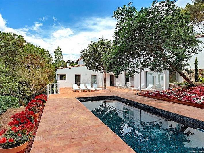 Ferienhaus für 7 Personen, mit Pool und Terrasse sowie Balkon/Terrasse