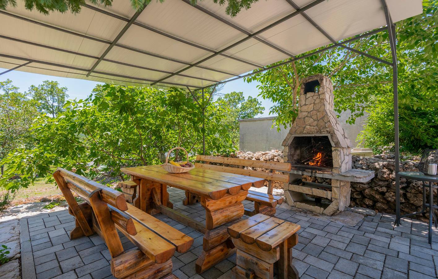 Gemütliche 2-Zimmer-Wohnung mit Pool, Terrasse und WLAN in Cista Velika, Dalmatinisches Zagora