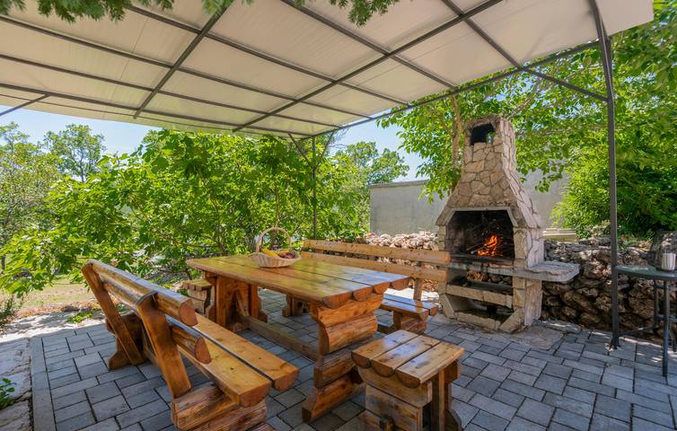 Gemütliche 2-Zimmer-Wohnung mit Pool, Terrasse und WLAN in Cista Velika, Dalmatinisches Zagora
