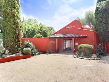 Ferienwohnung für 5 Personen, mit Pool und Terrasse in Arles