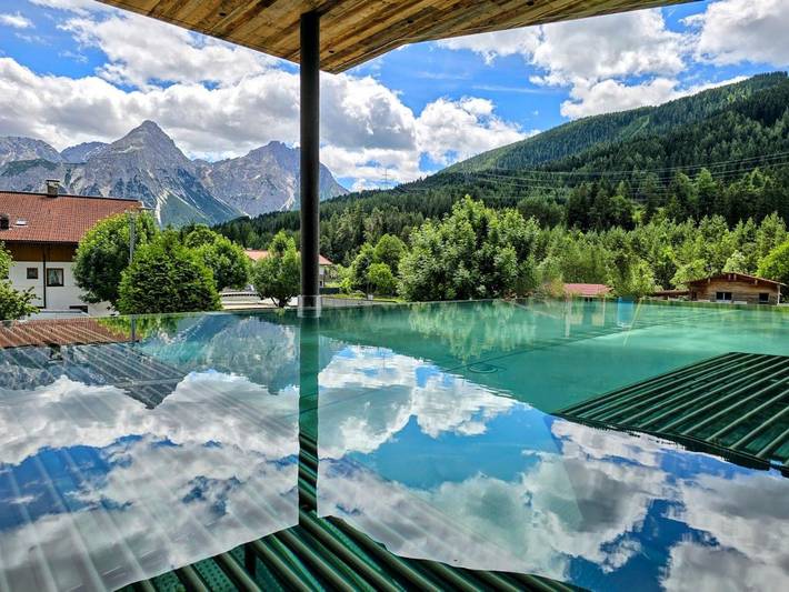 Appart’hôtel pour 4 personnes, avec Balcon et Terrasse ainsi que Jacuzzi et Jardin