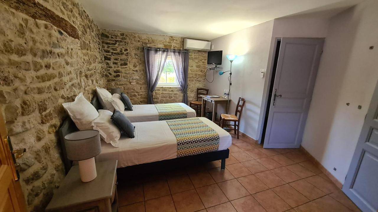Twin Room in Suze-la-Rousse, Région de nyons