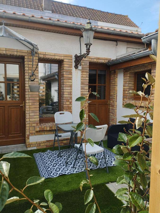 Family Room with Private Bathroom in Berck Plage, Berck