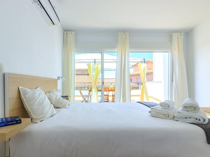 Entire holiday apartment, La Merced Penthouse 4Br 2Bt (Private Terrace) in Málaga Central District, Malaga
