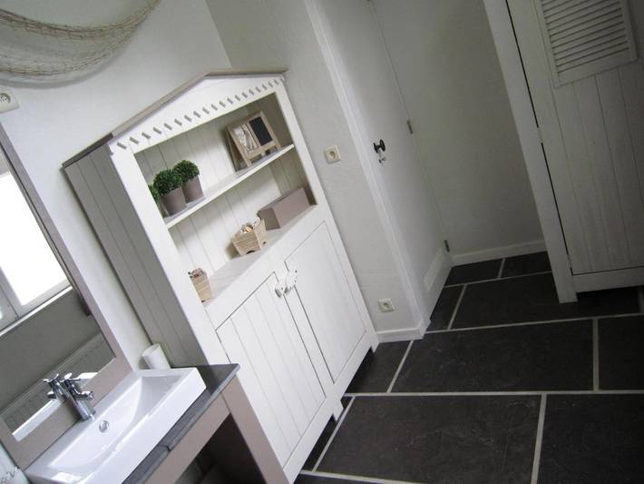 Location de vacances pour 8 personnes, avec jardin ainsi que piscine et terrasse dans Hastière-Lavaux - 4