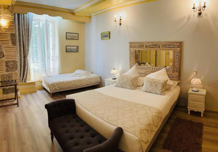 Hôtel pour 3 personnes, avec Terrasse et Jacuzzi ainsi que Jardin et Sauna à Aiguillon