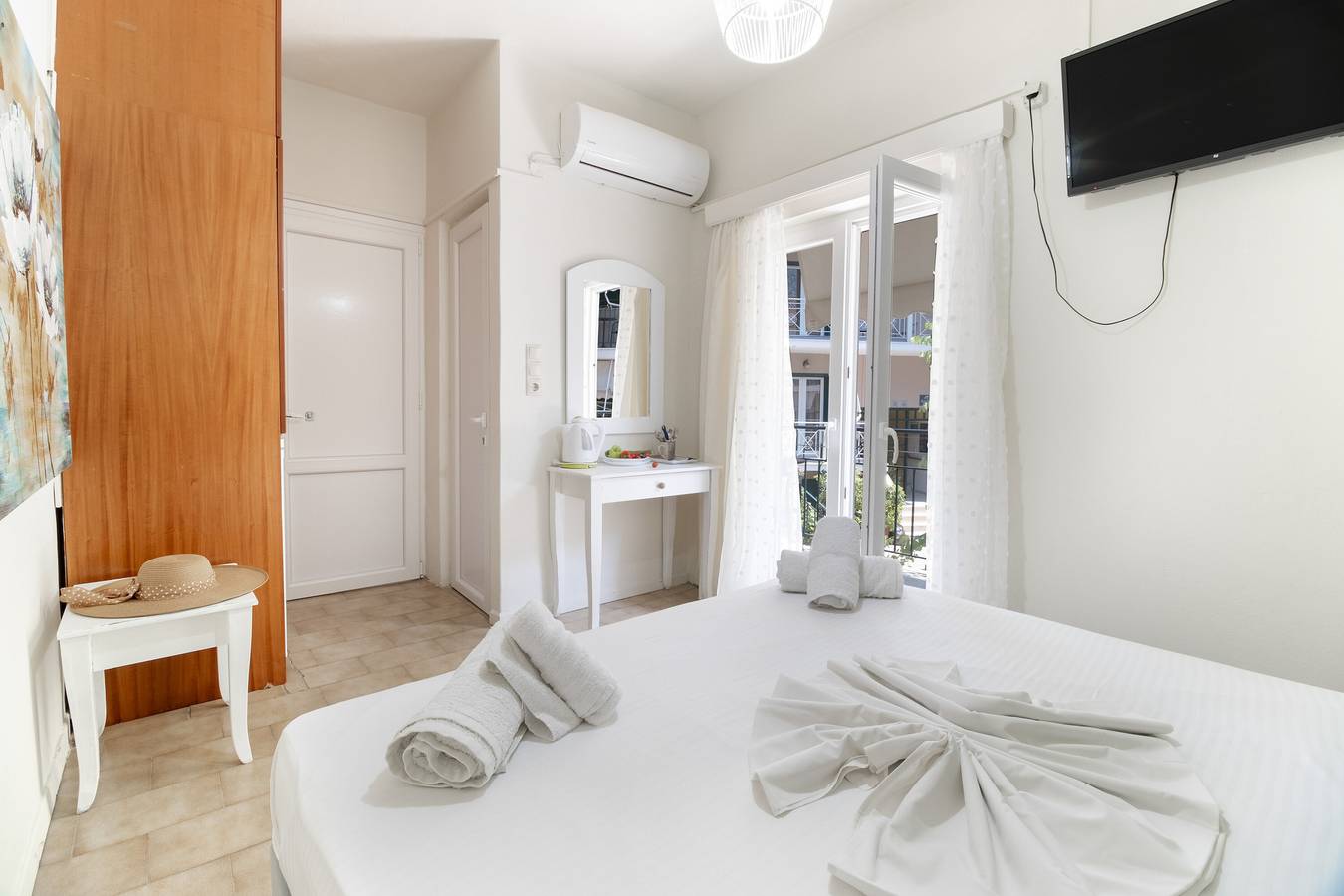 Camera 'M4 Room' con piscina in comune, Wi-Fi e aria condizionata in Nikiana, Alexandros