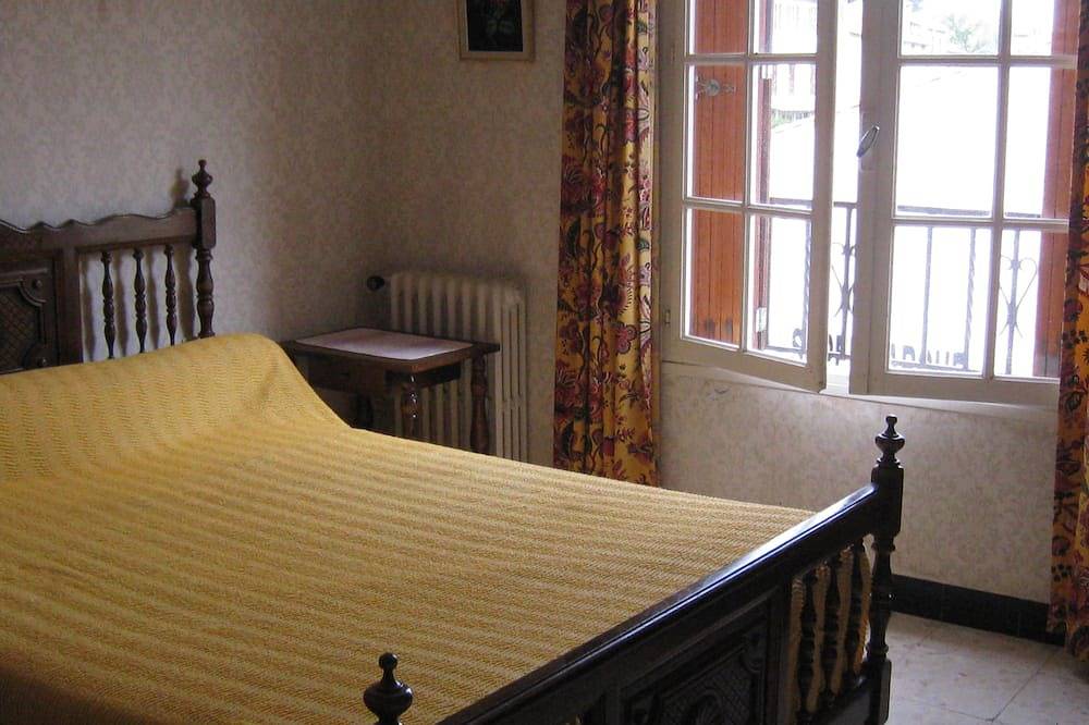 Pour randonner dans les Pyrénées Orientales Location de chambres 2 ou 3 pers. in Prats-de-Mollo-la-Preste, Région de Céret