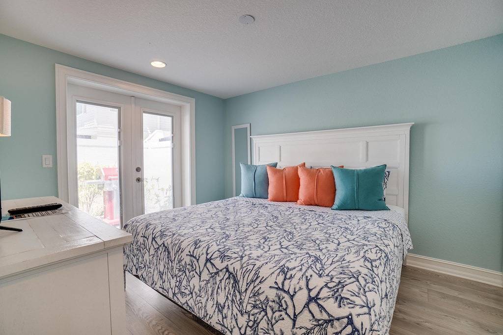 Ganze Wohnung, Schritte zum Strand, moderner Strandbungalow in Ilexhurst, Holmes Beach