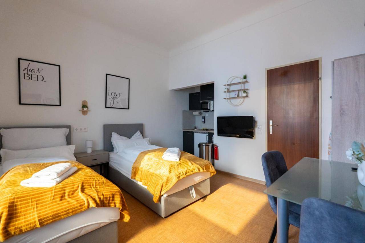 Ganze Wohnung, Quiet Studio - 2 Single Beds - Central - Netflix in Leoben, Lavanttaler Alpen